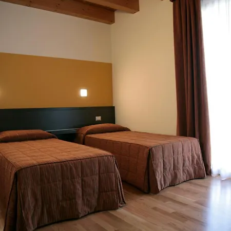 Otel Corte Della Rocca Bassa