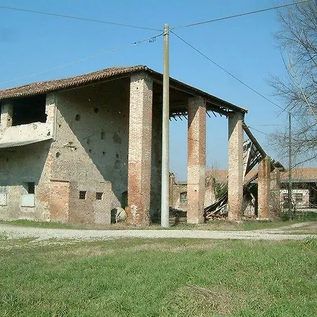 Corte Della Rocca Bassa Otel 3*
