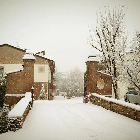 Corte Della Rocca Bassa Otel 3*